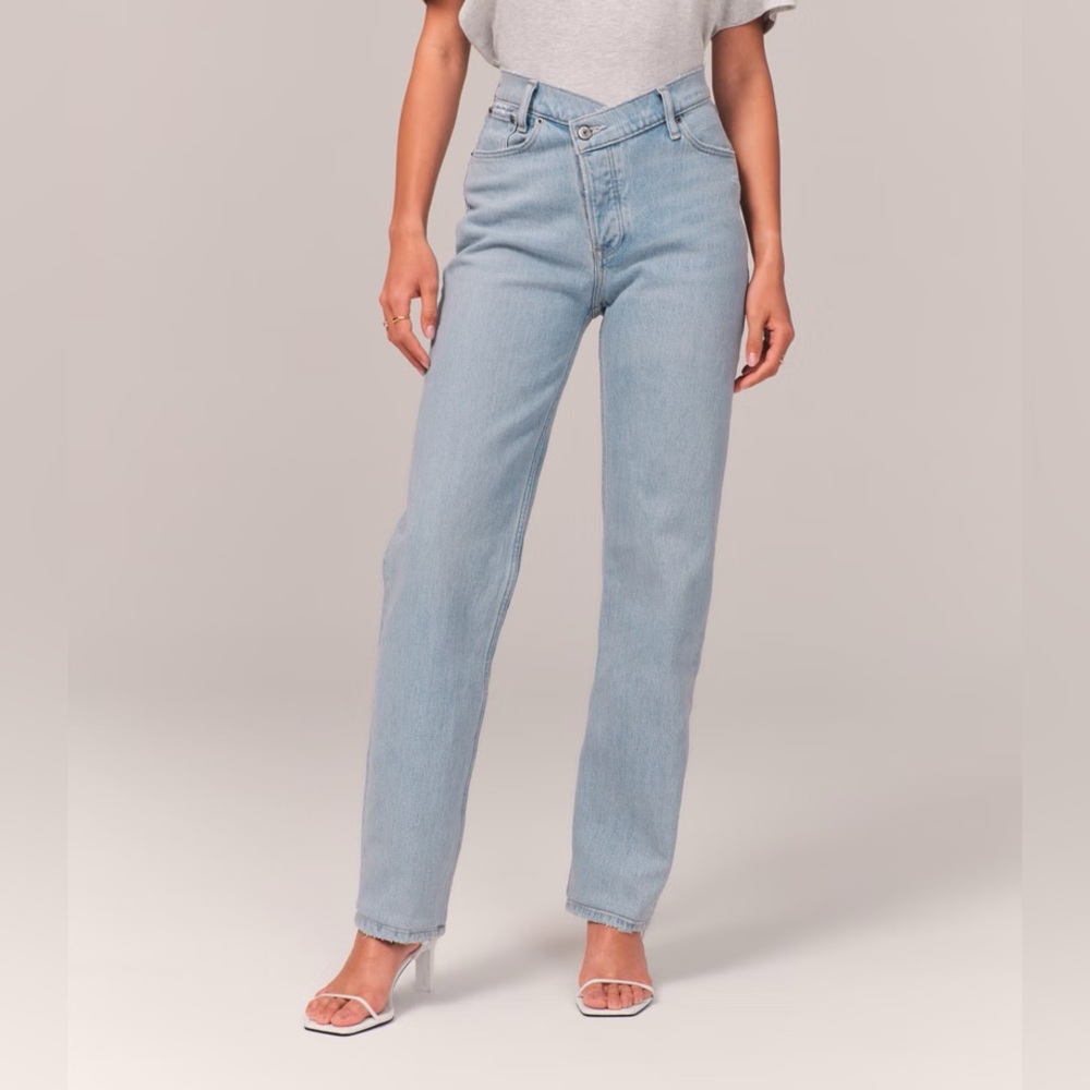 Abercrombie & Fitch - The Dad High Rise Jeans